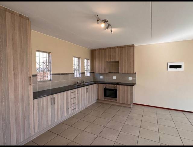 3 BEDROOM TOWNHOUSE FOR SALE IN THERESAPARK